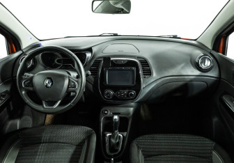 Подержанный автомобиль Renault Kaptur 2016 года (13 фото)