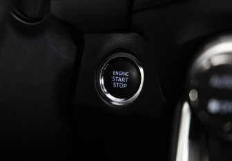 Подержанный автомобиль Toyota RAV4 2024 года (18 фото)