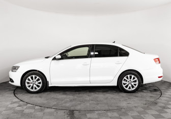 Подержанный автомобиль Volkswagen Jetta Sedan 2012 года (8 фото)