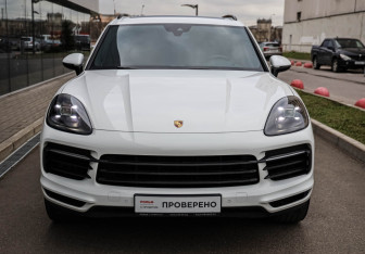 Подержанный автомобиль Porsche Cayenne 2019 года (2 фото)