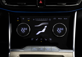 Подержанный автомобиль Exeed VX 2022 года (18 фото)