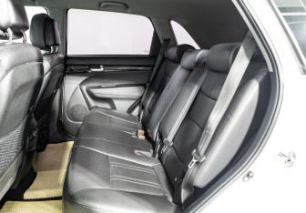 Подержанный автомобиль Kia Sorento 2013 года (10 фото)