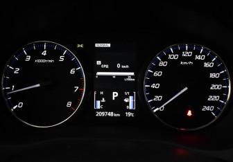 Подержанный автомобиль Mitsubishi Outlander 2015 года (18 фото)