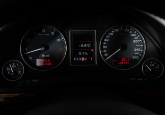 Подержанный автомобиль Audi S4 Sedan 2005 года (29 фото)
