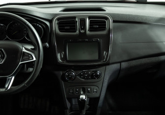 Подержанный автомобиль Renault Logan Sedan 2019 года (14 фото)