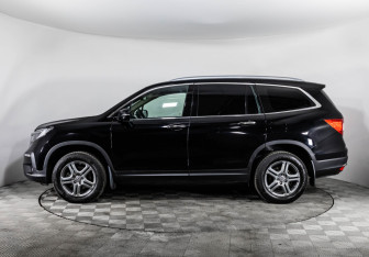 Подержанный автомобиль Honda Pilot 2018 года (9 фото)
