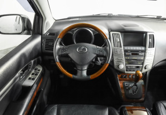 Подержанный автомобиль Lexus RX 2008 года (11 фото)