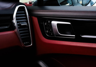 Подержанный автомобиль Porsche Cayenne 2020 года (23 фото)