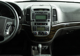 Подержанный автомобиль Hyundai Santa Fe 2010 года (14 фото)