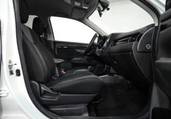 Подержанный автомобиль Mitsubishi Outlander 2019 года (23 фото)