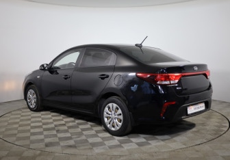 Подержанный автомобиль Kia Rio Sedan 2017 года (7 фото)