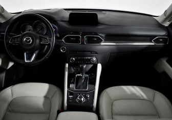 Подержанный автомобиль Mazda CX-5 2017 года (14 фото)