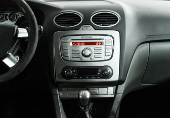 Подержанный автомобиль Ford Focus Hatchback 2008 года (14 фото)