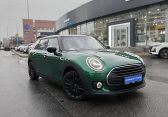 Подержанный автомобиль MINI Clubman Wagon 2019 года (3 фото)