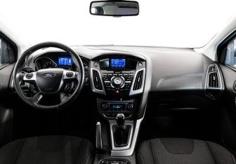 Подержанный автомобиль Ford Focus Wagon 2012 года (10 фото)