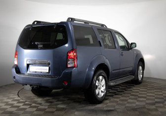 Подержанный автомобиль Nissan Pathfinder 2006 года (5 фото)