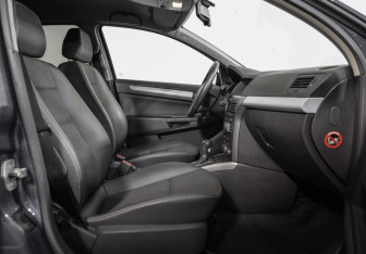 Подержанный автомобиль Opel Astra Hatchback 2006 года (18 фото)