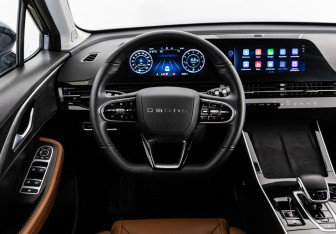 Подержанный автомобиль Omoda C5 2024 года (16 фото)