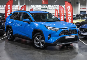 Подержанный автомобиль Toyota RAV4 2020 года (4 фото)
