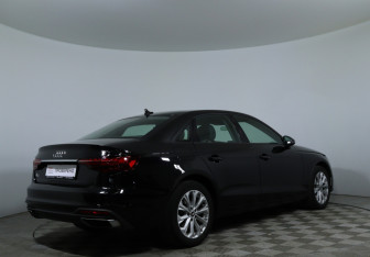 Подержанный автомобиль Audi A4 Sedan 2021 года (5 фото)