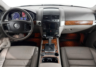 Подержанный автомобиль Volkswagen Touareg 2008 года (15 фото)
