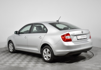 Подержанный автомобиль Skoda Rapid Liftback 2017 года (7 фото)