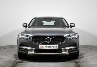 Подержанный автомобиль Volvo V90 Cross Country 2019 года (2 фото)