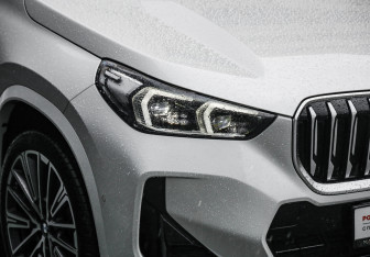 Подержанный автомобиль BMW X1 2024 года (11 фото)