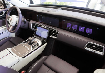 Новый Hongqi E-HS9 2022 (15 фото)