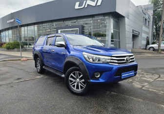 Подержанный автомобиль Toyota Hilux 2016 года (3 фото)