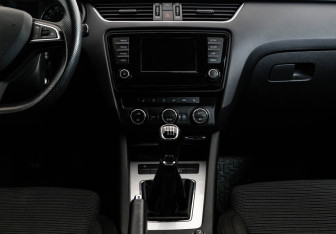 Подержанный автомобиль Skoda Octavia Liftback 2014 года (13 фото)