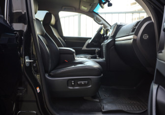 Подержанный автомобиль Toyota Land Cruiser Suv 2016 года (25 фото)