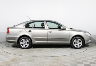 Подержанный автомобиль Skoda Octavia Liftback 2010 года (4 фото)