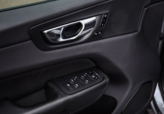 Подержанный автомобиль Volvo XC60 2020 года (22 фото)