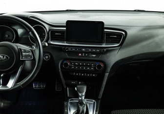 Подержанный автомобиль Kia Ceed Wagon 2019 года (14 фото)