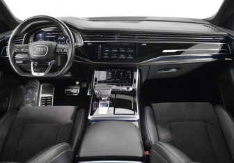 Подержанный автомобиль Audi Q8 2019 года (11 фото)