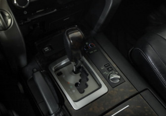 Подержанный автомобиль Toyota Land Cruiser Suv 2013 года (17 фото)