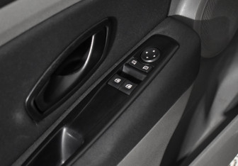 Подержанный автомобиль Renault Fluence 2010 года (10 фото)