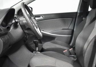 Подержанный автомобиль Hyundai Solaris Hatchback 2011 года (10 фото)