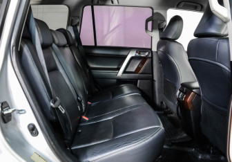 Подержанный автомобиль Toyota Land Cruiser Prado 2014 года (31 фото)