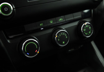 Подержанный автомобиль Skoda Octavia Liftback 2014 года (15 фото)