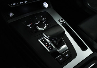 Подержанный автомобиль Audi Q5 2018 года (19 фото)