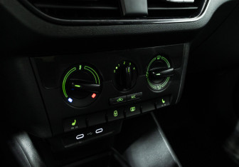 Подержанный автомобиль Skoda Rapid Liftback 2020 года (16 фото)