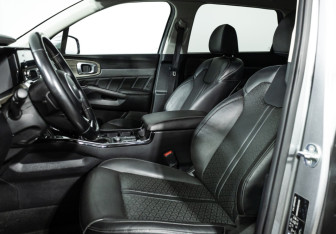 Подержанный автомобиль Kia Sorento 2023 года (16 фото)