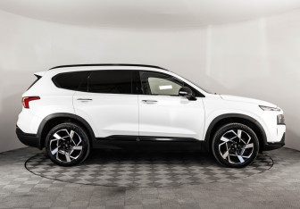 Подержанный автомобиль Hyundai Santa Fe 2022 года (5 фото)