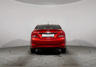 Подержанный автомобиль Hyundai Solaris Sedan 2013 года (6 фото)