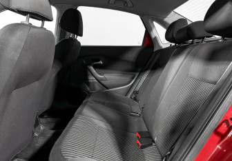 Подержанный автомобиль Volkswagen Polo Sedan 2011 года (12 фото)