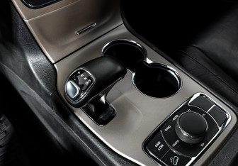 Подержанный автомобиль Jeep Grand Cherokee 2013 года (11 фото)
