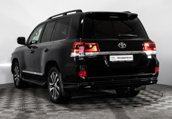 Подержанный автомобиль Toyota Land Cruiser Suv 2018 года (7 фото)