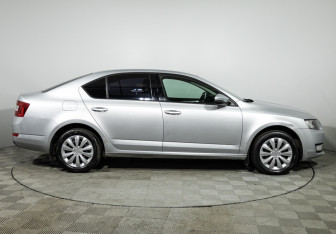 Подержанный автомобиль Skoda Octavia Liftback 2016 года (4 фото)
